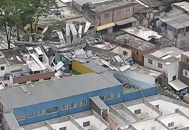 Creche pública fica destelhada após chuva em São Paulo