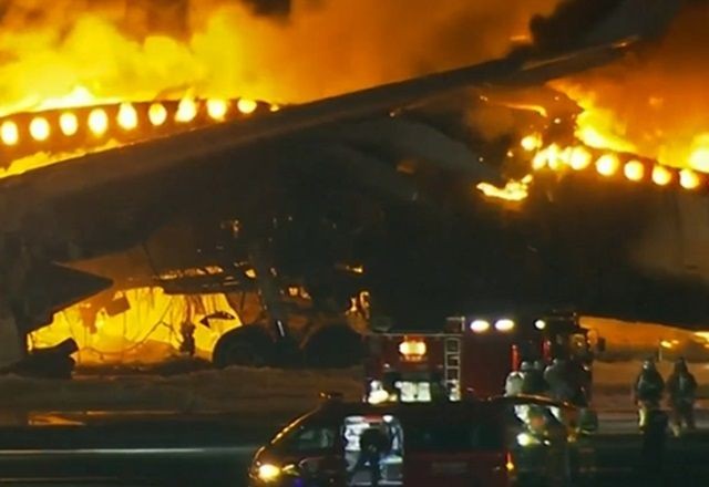 Imagem da noticia Cinco morrem após colisão de aviões no aeroporto de Tóquio