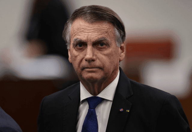 Imagem da noticia STM vai julgar perda de patente de Bolsonaro e militares condenados pelo STF