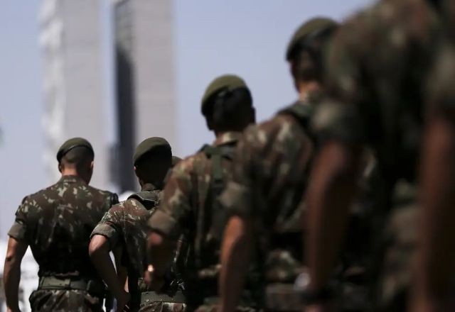 Imagem da noticia Exército define novas diretrizes para combate a fake news e postura de militares em redes sociais