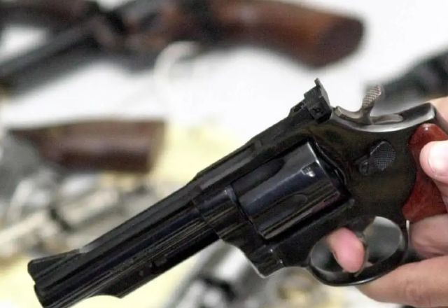 Imagem da noticia Estudo revela que 8 em cada 10 homens mortos por arma de fogo no Brasil são negros