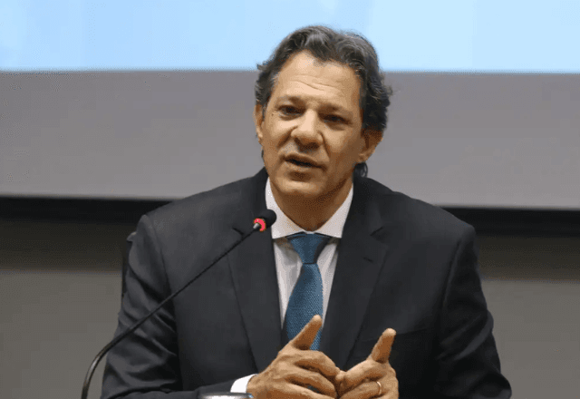Imagem da noticia Haddad cancela férias e retorna a Brasília para reunião com Lula