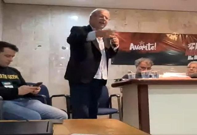 "Não aguentamos o tranco da direita como nós estamos", diz José Dirceu em encontro do PT