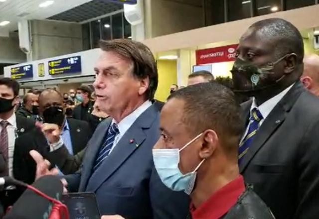 Imagem da noticia Bolsonaro vai a aeroporto receber Robson, motorista preso na Rússia