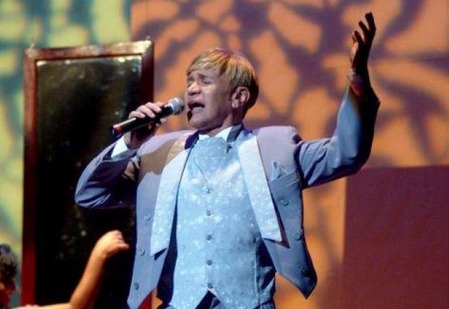 Imagem da noticia Zezinho Correa, cantor de "Bate forte o tambor", morre de covid-19