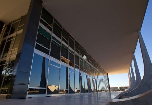 Imagem da noticia PT aciona Supremo contra decisão que restabeleceu mandato de deputado