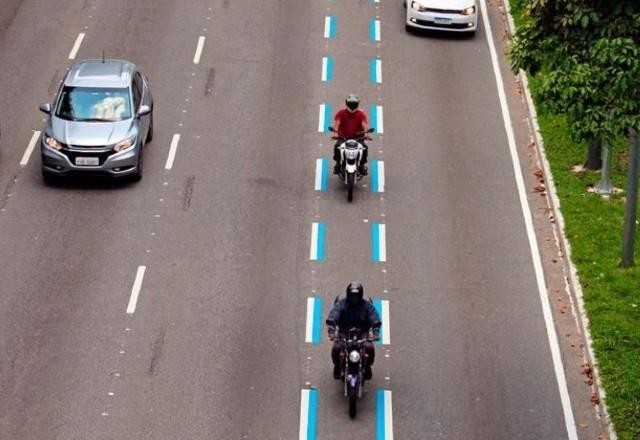 Imagem da noticia Avenida dos Bandeirantes: faixa azul começa ser instalada em via de SP