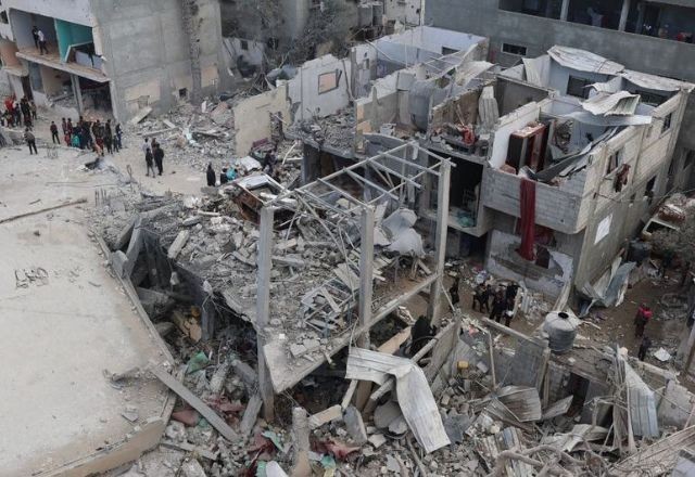 Imagem da noticia Mais de 100 palestinos são mortos por tropas israelenses em fila de comida, dizem testemunhas