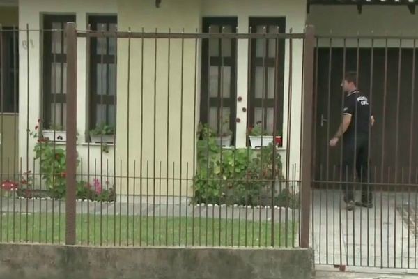 Imagem da noticia Família é encontrada morta dentro de casa em Porto Alegre