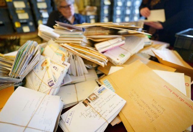 Imagem da noticia Família real recebe mais de 50 mil cartas pela morte de rainha Elizabeth