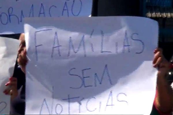 Familiares cobram informações sobre detentos após rebelião