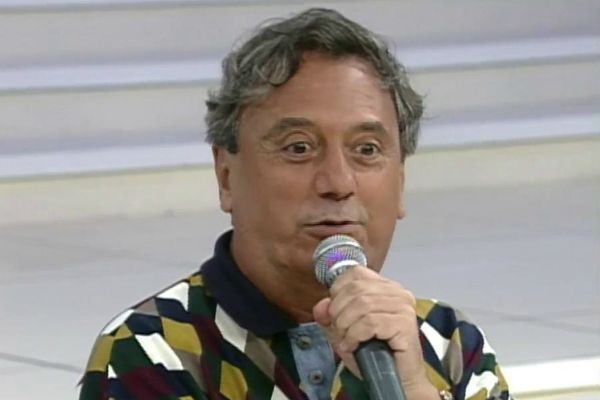 Imagem da noticia Famosos prestam homenagens no velório do humorista Agildo Ribeiro