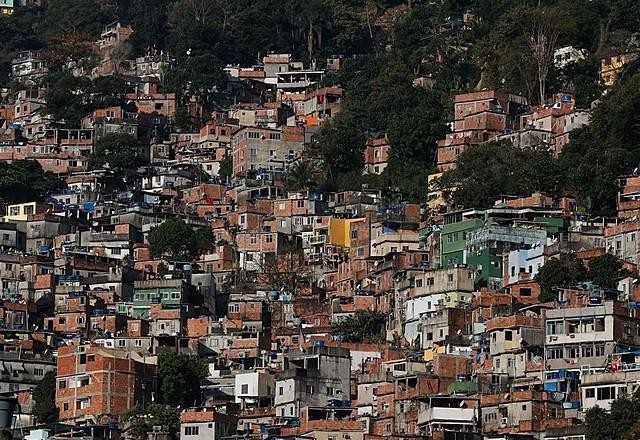 Moradores acordaram ao som de tiros na comunidade Cidade de Deus