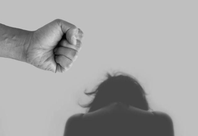 Imagem da noticia Políticas públicas não têm sido efetivas para evitar feminicídios, diz jornalista