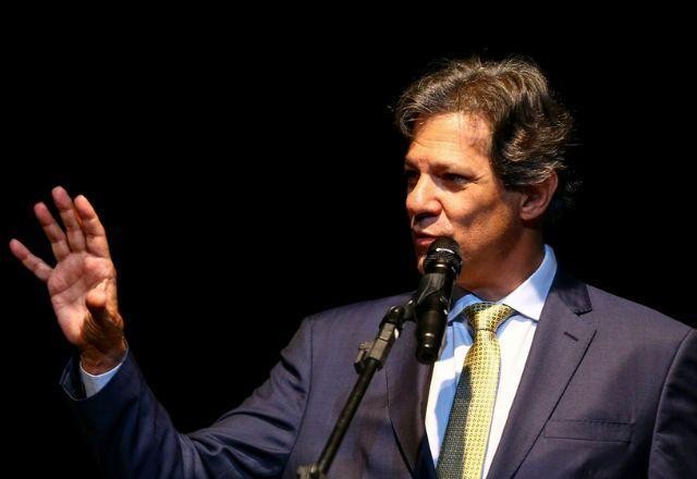 "Não temos a intenção de nos afastar de quem quer que seja", diz Haddad