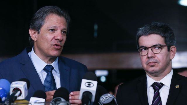 Imagem da noticia Governo aguarda Haddad para definir reoneração dos municípios após pressão do Congresso