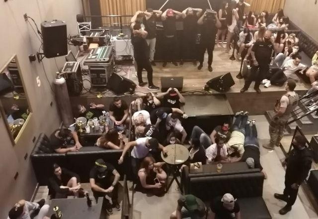Polícia detém mais de 150 pessoas em festa clandestina em SP