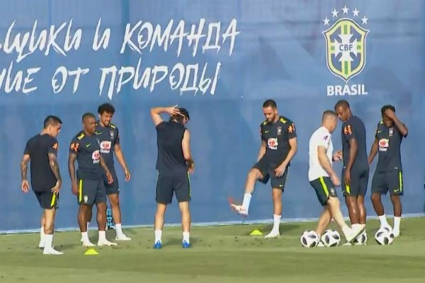 Imagem da noticia Fifa responde reclamações sobre árbitro de vídeo no jogo do Brasil
