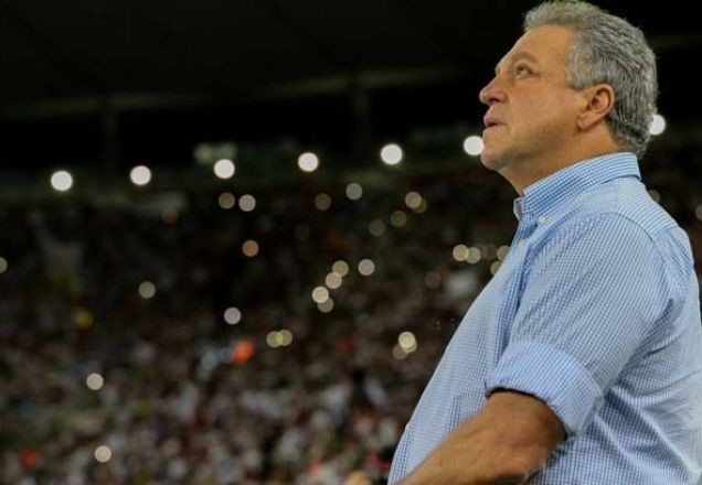 Imagem da noticia Fim da linha: Abel Braga dá adeus ao Flamengo