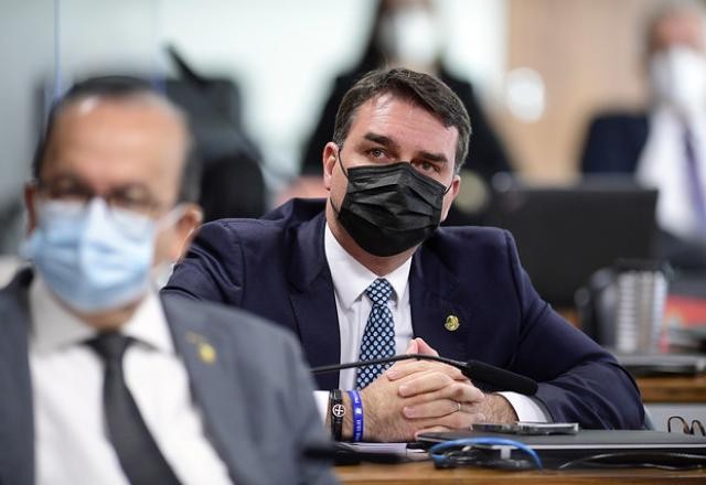Imagem da noticia Flávio Bolsonaro representará contra membros do MP por vazamentos