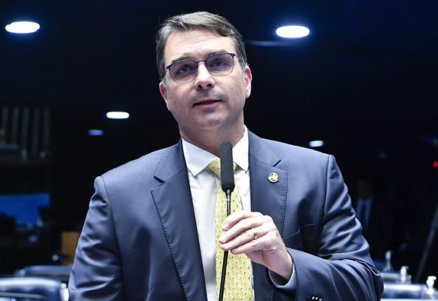 Imagem da noticia Flávio Bolsonaro: apoio do União ao PT seria "bem difícil de explicar"