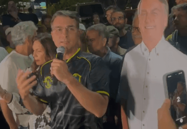 Imagem da noticia Flávio Bolsonaro e aliados avaliam que senador está na mira de Moraes