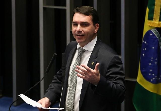 Imagem da noticia Flávio Bolsonaro vai ao Conselho de Ética contra Jorge Kajuru