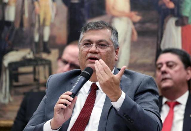 Imagem da noticia Prorrogação de recadastro de armas está em avaliação por Lula, diz Dino