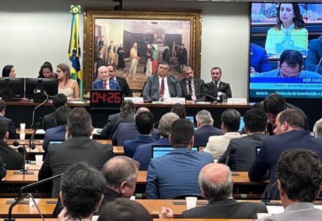 Imagem da noticia Dino ironiza críticas a ida ao complexo da Maré e responsabiliza PM por 8/1