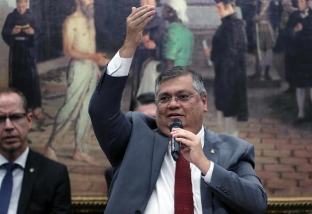 Imagem da noticia Mesmo pensamento de quem acha que a Terra é plana, diz Dino a deputado