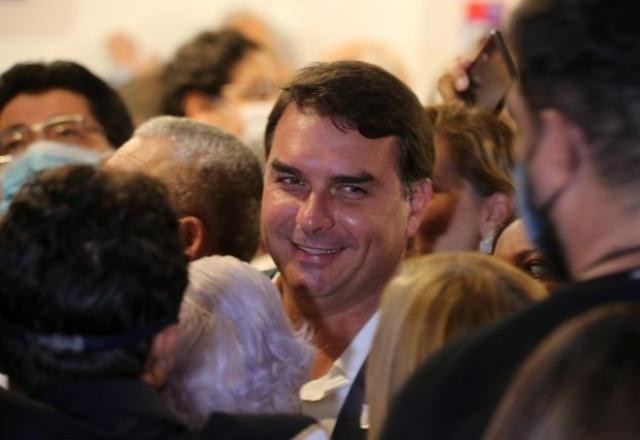 Imagem da noticia Flávio Bolsonaro é escalado para bater em Moro e Lula