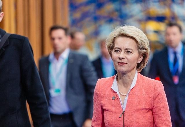 Imagem da noticia Presidente da Comissão Europeia parabeniza Macron por vitória nas eleições