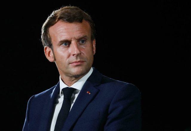Imagem da noticia Macron pede abordagem "implacável" ao extremismo após ataque em escola