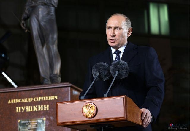 Imagem da noticia Na véspera de um ano de guerra, Putin cita aumentar forças nucleares