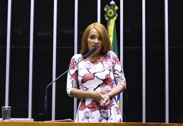 MP pede prisão preventiva de Flordelis, acusada de mandar matar marido