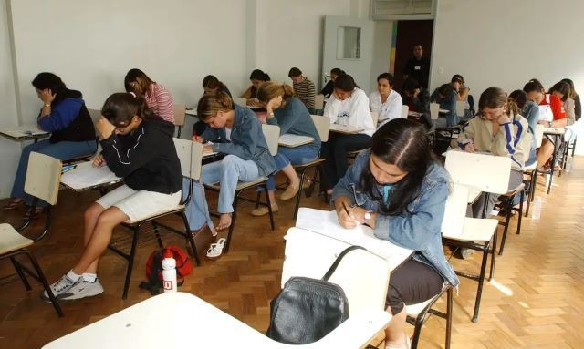 Estudantes da rede pública recebem nesta quarta (26) parcela do Pé-de-Meia nesta quarta