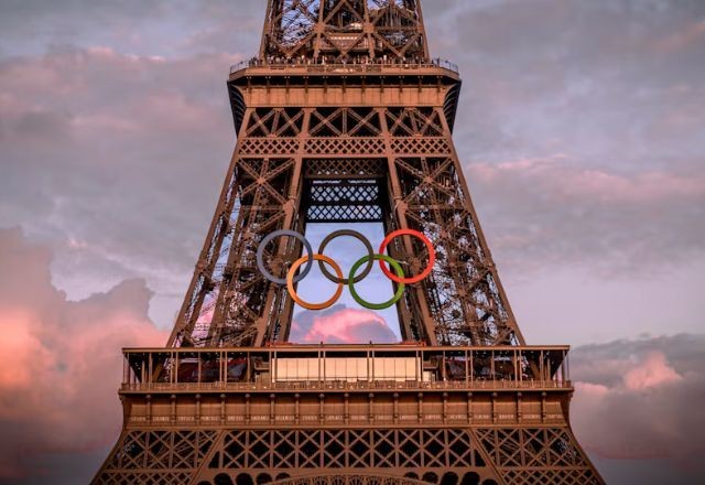 Imagem da noticia Prefeita de Paris diz querer manter anéis olímpicos na Torre Eiffel