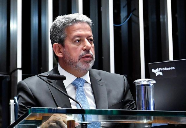 Imagem da noticia Lira suspende atividades da Câmara dos Deputados após explosões na Praça dos Três Poderes