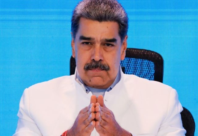 Imagem da noticia Maduro propõe diálogo com EUA em meio a tensões no Caribe