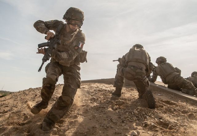 Imagem da noticia França conclui retirada de tropas do Níger e fecha embaixada