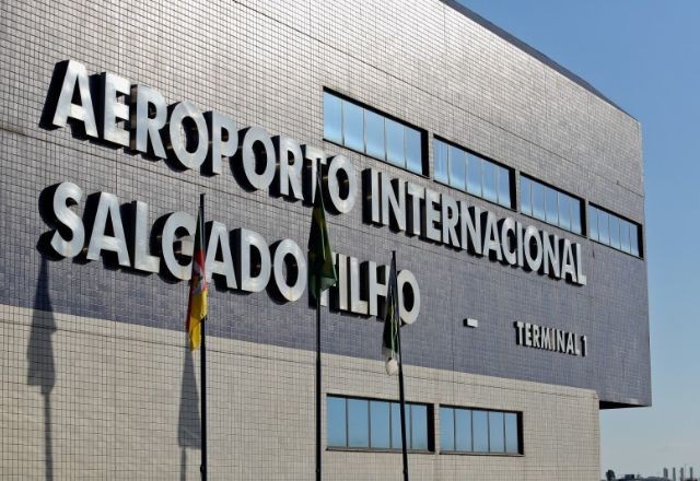 Após inundação, aeroporto Salgado Filho retoma embarques e desembarques