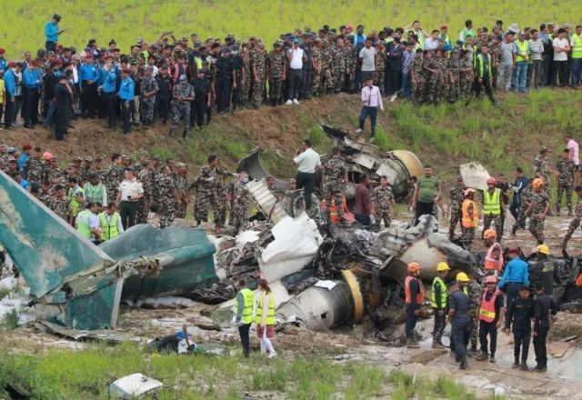 Avião cai após decolar e deixa 18 mortos no Nepal