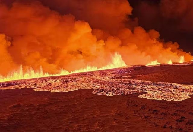 Imagem da noticia Vulcão entra em erupção na Islândia após milhares de terremotos