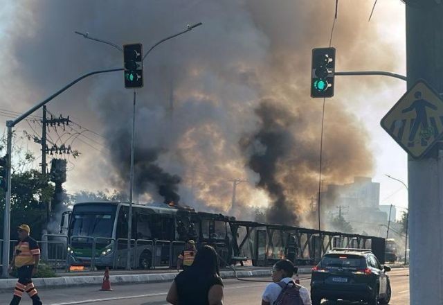 Imagem da noticia Vejas imagens da destruição causada por queda de avião em São Paulo