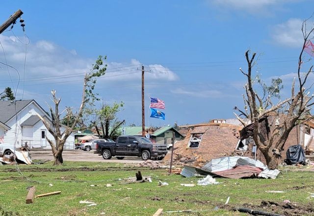 Imagem da noticia Tornado devasta estado e deixa cinco mortos nos EUA