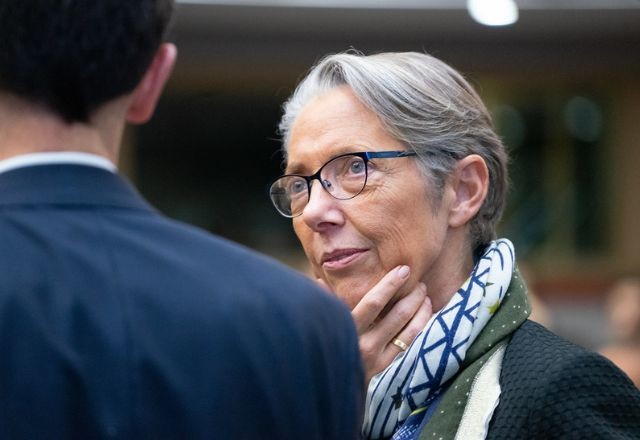 Imagem da noticia Elisabeth Borne, primeira-ministra da França, renuncia ao cargo