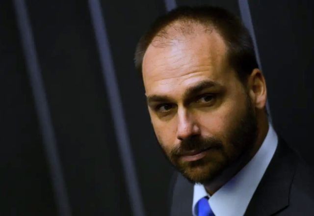 Imagem da noticia Eduardo Bolsonaro formaliza pedido de afastamento da Câmara