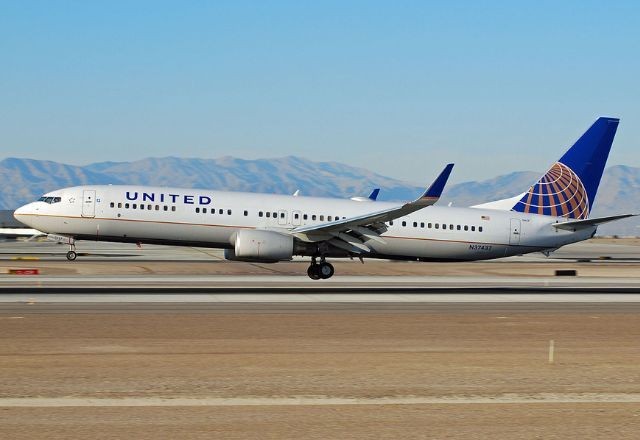 United Airlines encontra parafusos soltos em aviões Boeing 737-900 Max