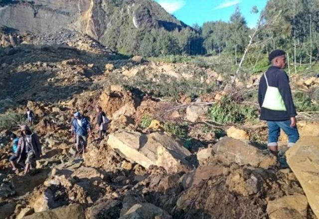 Imagem da noticia Papua-Nova Guiné estima que 2 mil pessoas estão soterradas após deslizamento