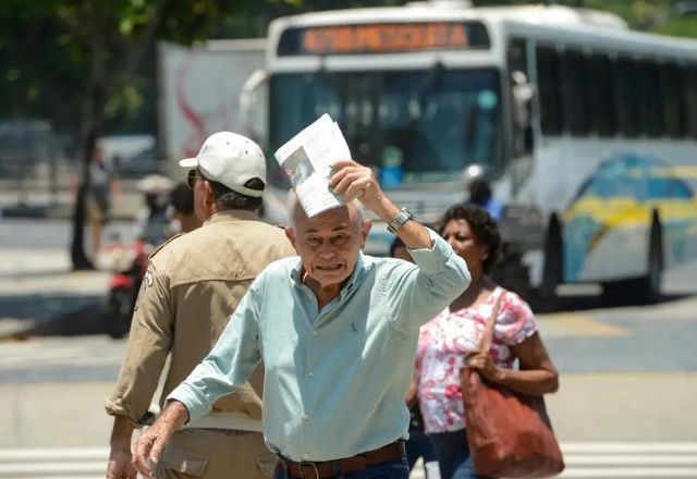 Onda de calor excessivo ganha força e deve atingir intensidade máxima nesta semana